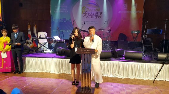 2015년 7월 개최한 유라시아 친선특급 행사 가운데 인사말 중인 지호천 전 회장