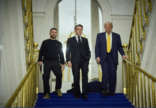 2024년 12월 초 파리 3자회동 모습. 왼쪽부터 젤렌스키, 마크롱 대통령, 트럼프 당선자/사진출처:우크라 대통령실&nbsp;