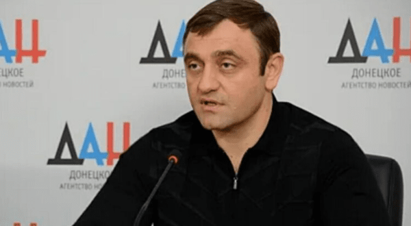 기자회견장에 나온 사르키샨/사진출처:DAN