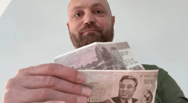 북한군 투항을 권유하기 위해 뿌린 북한 위조 지폐/사진출처:텔레그램