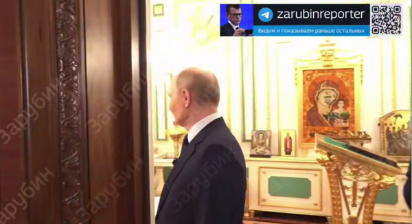 푸틴 대통령이 자루빈 기자에게 크렘린 내 숙소를 안내하는 모습/영상 캡처