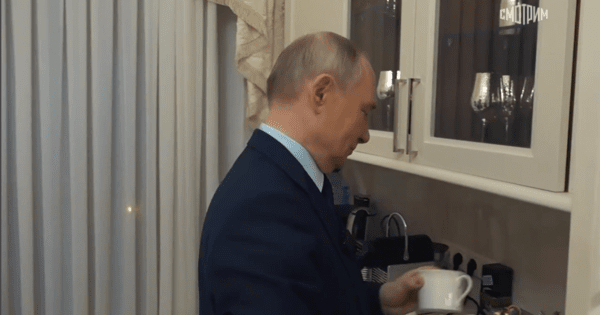 잔을 꺼내고&nbsp;