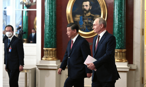 모스크바를 방문한 시진핑 중국 국가주석을 안내하는 푸틴 대통령/사진출처:크렘린.ru