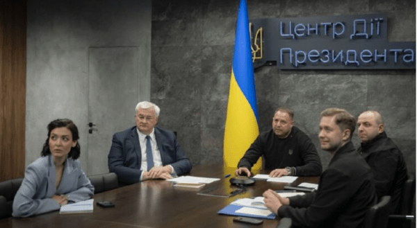 미, 유럽 대표들과 화상회의를 갖는 예르마크 대통령 실장 등 우크라 고위 인사들/사진출처:gov.ua