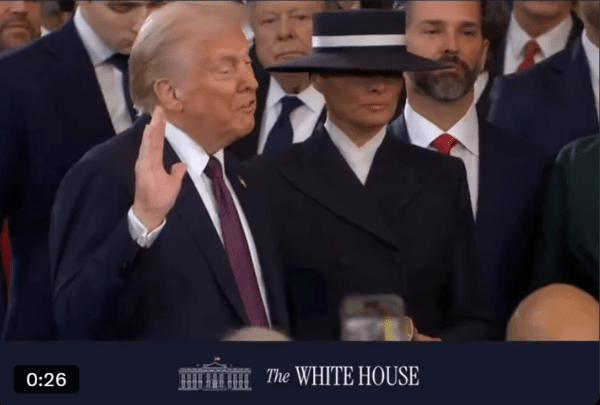 트럼프 대통령의 취임식 모습. 오른쪽이 멜라니아/사진출처:X@화이트하우스