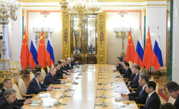 모스크바를 방문한 시진핑 중국 국가주석과 정상회담을 갖는 푸틴 대통령/사진 출처:크렘린.ru