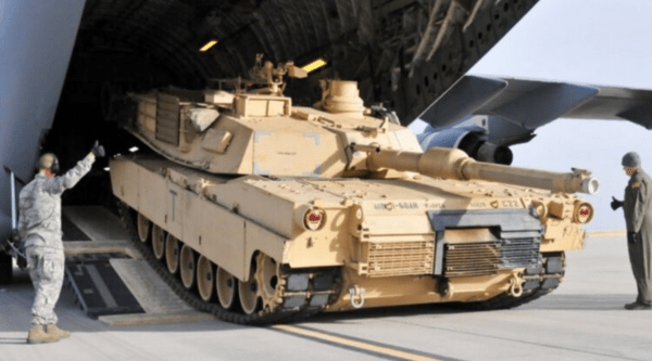 미국이 우크라이나에 제공한 M1 에이브럼스 전차(탱크)가 하역되고 있다/사진출처:minfin.com.ua