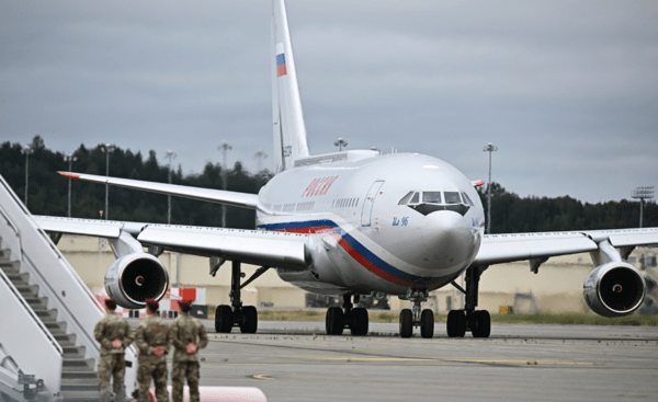 알래스카 미군 기지에 착륙한 푸틴 대통령 전용기/사진출처:크렘린.ru