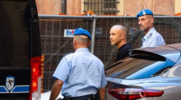 이탈리아 경찰에 체포된 용의자 쿠즈네초프/사진출처:gazeta.ru