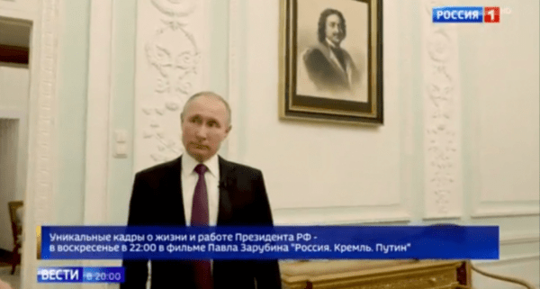 푸틴 대통령의 집무실과 연결된 비밀의 방에는 표트르 대제의 초상화가 걸려 있다/현지 TV매체 영상 캡처