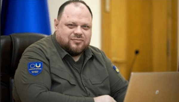 의회에서 연설하는 젤렌스키 대통령(위)와 스테판추크 의회의장/사진출처:우크라 대통령실, 의회