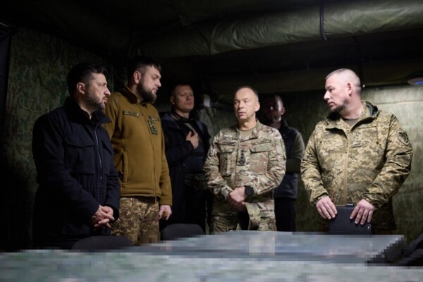 포크로프스크 인근 부대를 방문, 전황을 보고 받은 젤렌스키 대통령/사진출처:우크라 대통령실