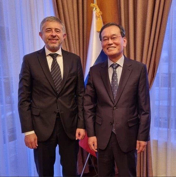 지노비예프 주한러시아 대사와 함께/바이러 자료 사진