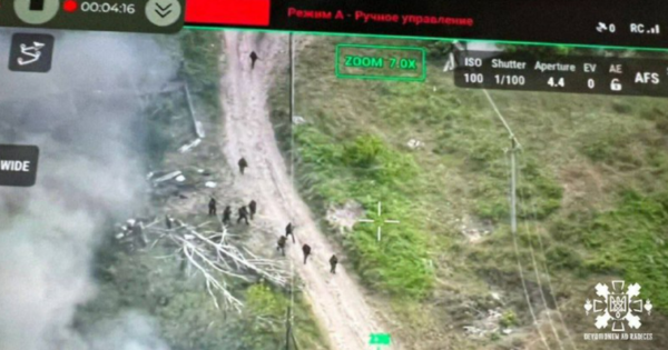 도시 외곽으로 진입하는 러시아군. 드론 공격을 가하는 우크라이나군의 영상/텔레그램 캡처