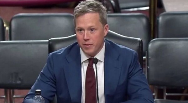 미 군사 대표단을 이끌고 키예프로 간 대니엘 드리스콜 육군장관/사진출처:Wikimedia