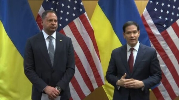 제네바 미-우크라 협상에서 루비오 미 국무장관과 함께 결과를 발표하는 예르마크 우크라 대통령실장/영상 캡처