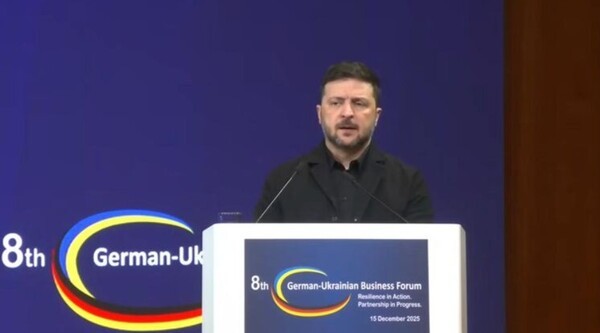 베를린 평화협상 중 독-우크라 경제포럼에 참석한 젤렌스키 대통령이 메르츠 독일 총리와 기자회견을 갖고 있다/영상 캡처&nbsp;