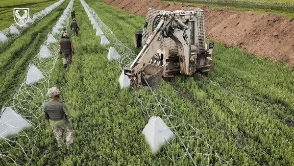 우크라이나군의 방어벽 설치 작업 장면/사진출처:스트라나.ua