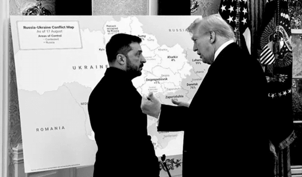 우크라이나 전선 지도를 앞에 놓고 대화하는 트럼프-젤렌스키 대통령/사진출처:미 백악관 엑스(X)