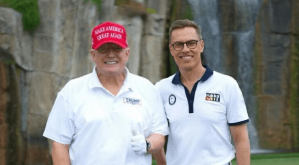 트럼프 대통령과 골프를 친 뒤 함께 포즈를 취한 스투브 핀란드 대통령/사진출처:페이스북