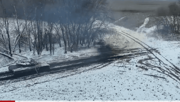 우크라이나군의 드론 공격에 러시아군 탱크들이 파괴되는 장면/영상 캡처