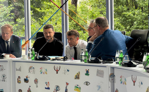 2025년 5월 10일 젤렌스키 대통령-유럽 정상들이 트럼프 미 대통령과 통화한 뒤 이스탄불에서 전격 성사된 러-우크라 평화 협상 중에 젤렌스키-유럽 정상들이 트럼프 대통령과 다시 통화하는 모습/텔레그램 영상, 스트라나.ua