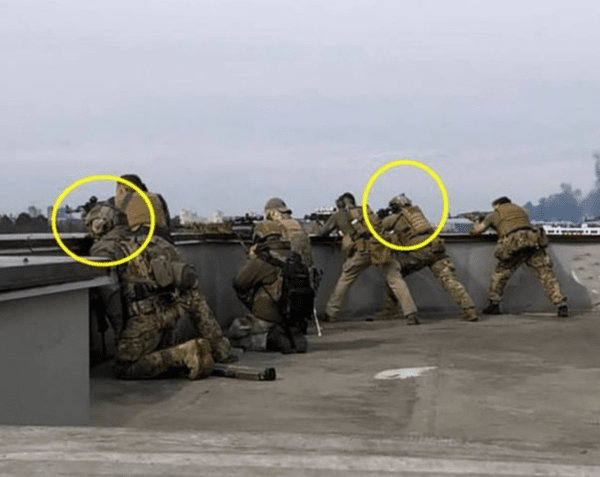 국제군단에서 전투를 벌이는 이근 대위(오른쪽 두번째)/인스타그램