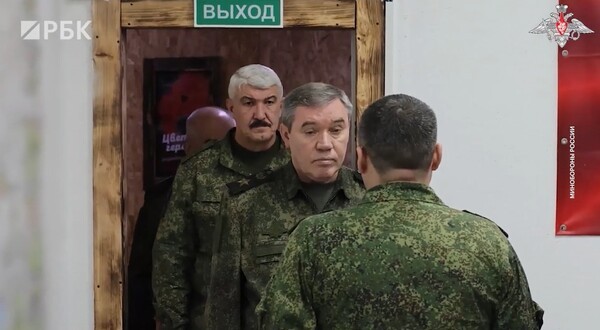 최전선 시찰에 나선 게라시모프 러시아 총참모장(합참 의장격)/현지 매체 영상 캡처&nbsp;