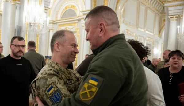 우크라이나군 전, 현직 총사령관. 왼쪽이 시르스키 현 총사령관, 오른쪽은 잘루즈니 전 총사령관/사진출처:lrt.lt