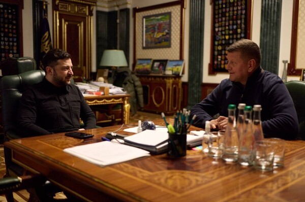 잘루즈니 주영 대사와 면담하는 젤렌스키 대통령/사진출처:우크라 대통령실