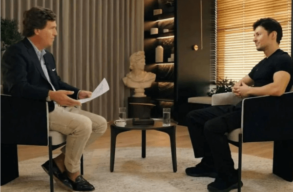 터커 칼슨 전 미 폭스뉴스 앵커와 인터뷰하는 두로프 CEO/유튜브 캡처