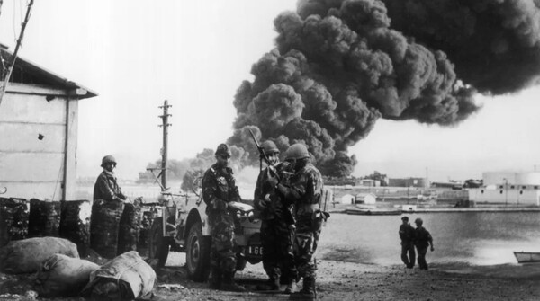 1956년 수에즈 운하의 통제를 위해 투입된 프랑스 공수부대/사진출처:나무위키&nbsp;