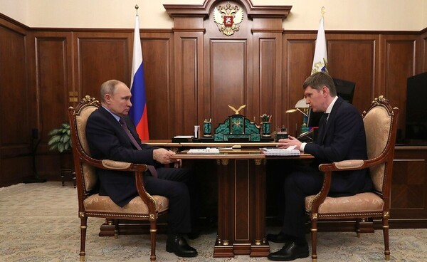 푸틴 대통령과 만난 레셰트니코프 경제개발부 장관/사진출처:크렘린.ru