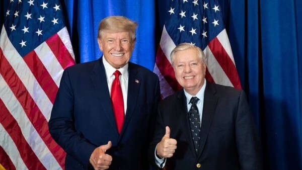 트럼프 대통령과 함께 한 생전의 그레이엄 미 상원 의원/사진출처:페이스북@LindseyGrahamSC